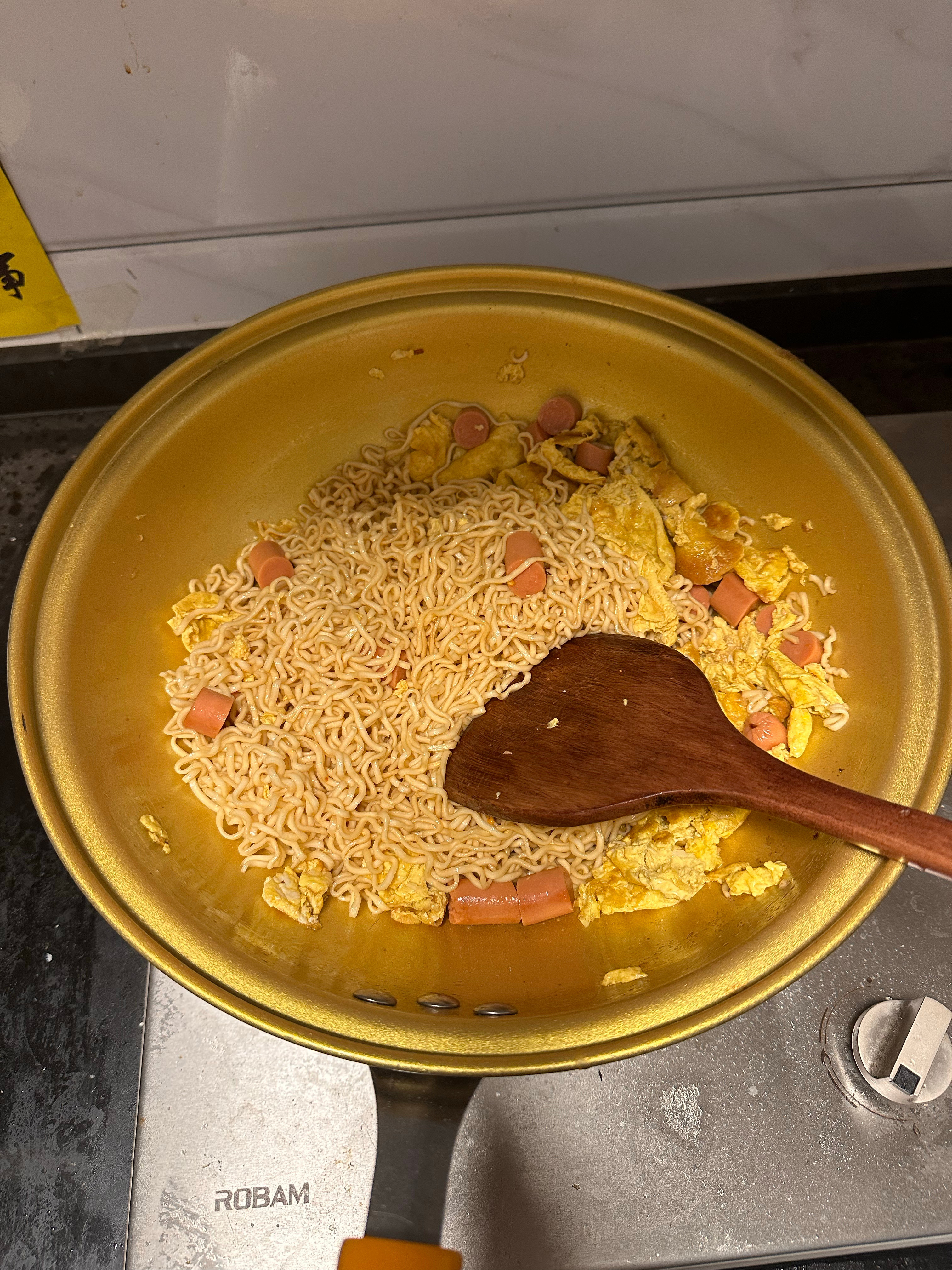 心血来潮做了个炒方便面然后发现没有萝卜和青菜小葱就这样吧​​​