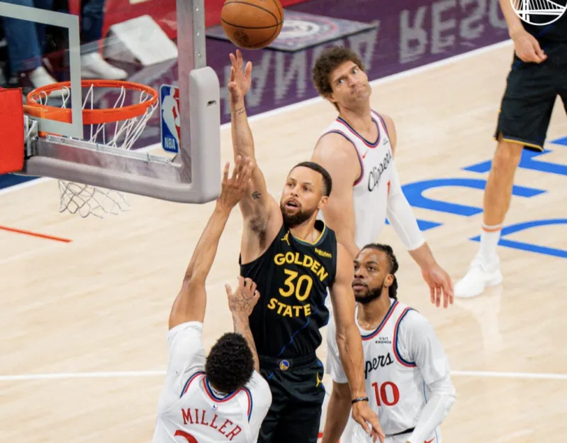 今日NBA常规赛勇士110-115不敌快船。赛后史蒂夫-科尔谈及斯蒂芬-库里