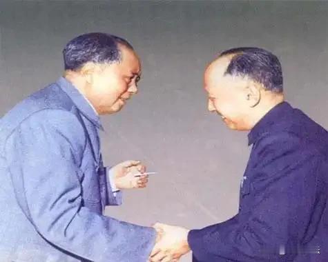 钱学森钱老临终前奋力书下十四个字：毛主席思想活着，中国就永远年轻。应恢复学校课堂