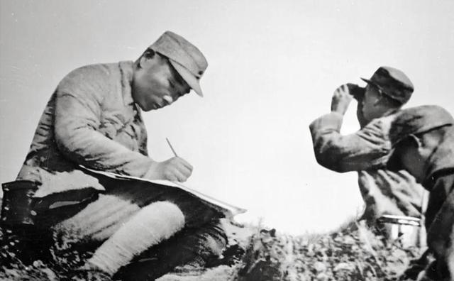 1943年9月，晋察冀民兵英雄李殿冰率四人小组，发现上千日伪军分两路夜袭。他一面