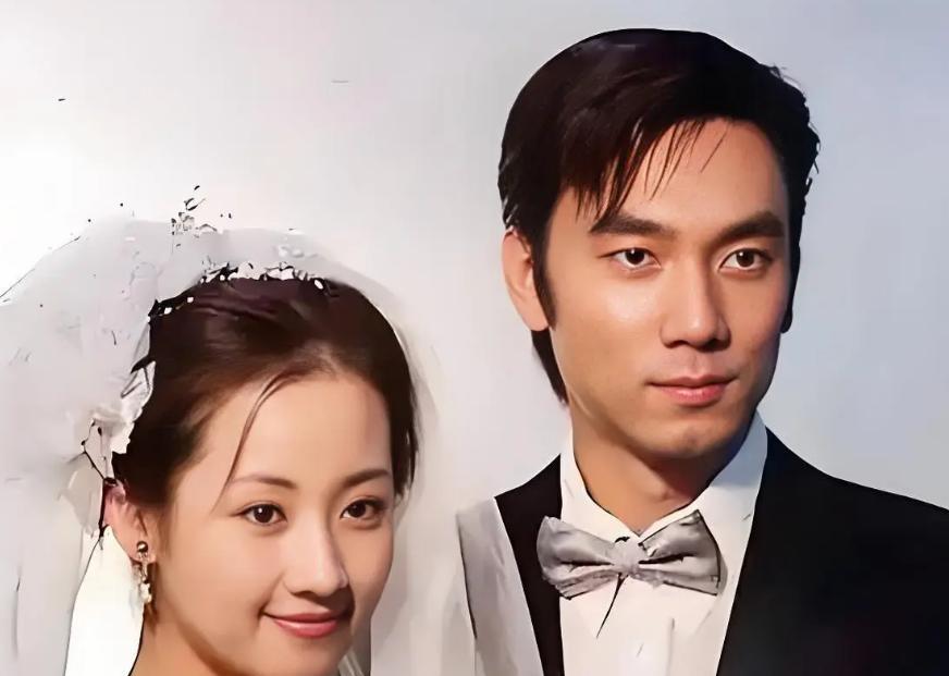 那年，林依轮跟妻子提出离婚，转身就娶了年轻貌美的超模西华，还十分信任地拿出60
