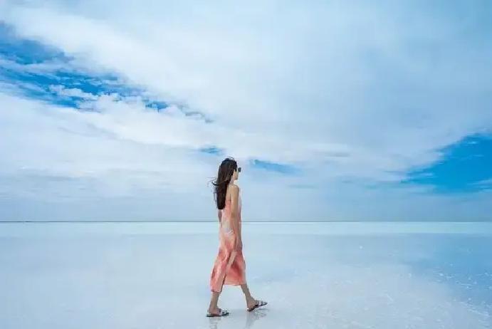 中年女人一旦对一个人动心，绝不会像小姑娘那样大喊大叫，而是用最接地气的行动告诉你