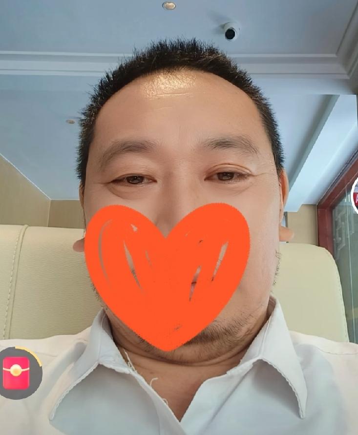 彭水逃过一劫2个商户，小刚家具批发男老板，发视频报平安；出去找猫的女网友，在酒店