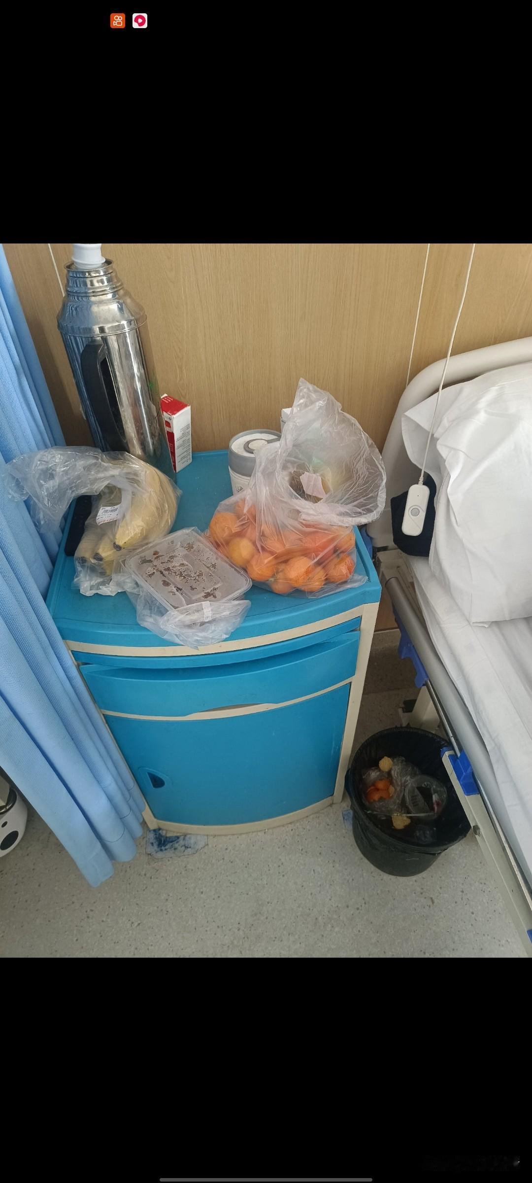 上次我爸住院隔壁床的一个大爷出院手续都办好了，儿子却迟迟不来接，她闺女来给办手续