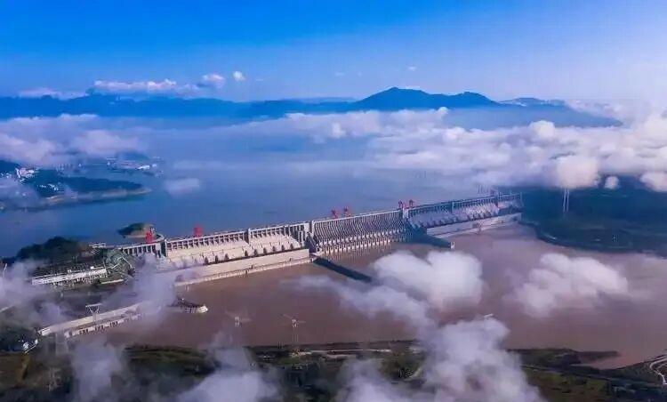 年赚200亿的三峡，真正厉害的地方根本不是发电前几天在宜昌江边跟一个跑了三十
