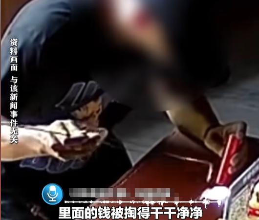 “笑不活了！”近日，浙江台州，一男子凌晨从远在30公里外的地方，骑老式自行车，走