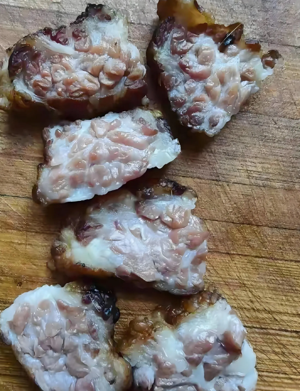 闺蜜送的腊肉给我吃。我差点恶心到了，这能吃吗？这是什么肉啊？