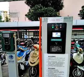 五一假期，新能源汽车充电，千万别盯着服务区里的充电桩啦。今天我开纯电动汽车上