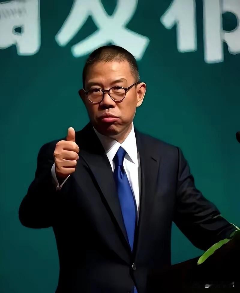 谁敢信啊？一个将近800亿的饮料帝国，现在竟然被一瓶曾经全网群嘲的“树叶水”打