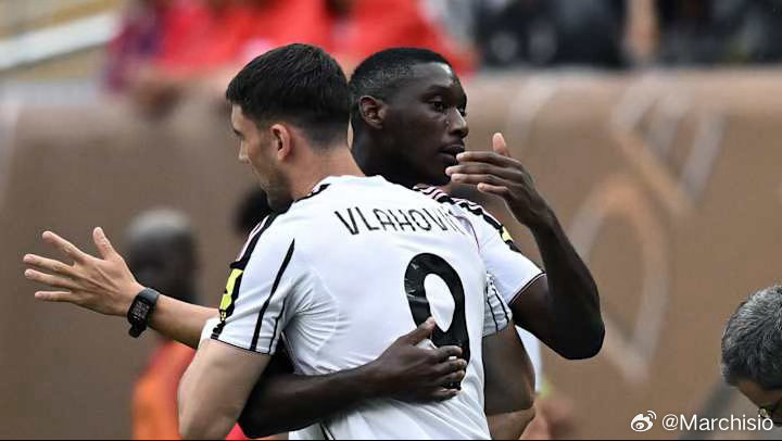 都灵体育报：科莫利与斯帕莱蒂已达成一致，决定继续信任并重用弗拉霍维奇。双方保持着