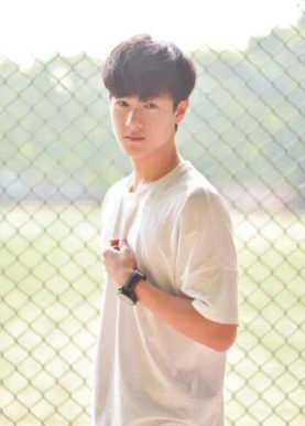 华中科技大学公众号上的李昀锐，原来以前大学真的会评校花校草​​​