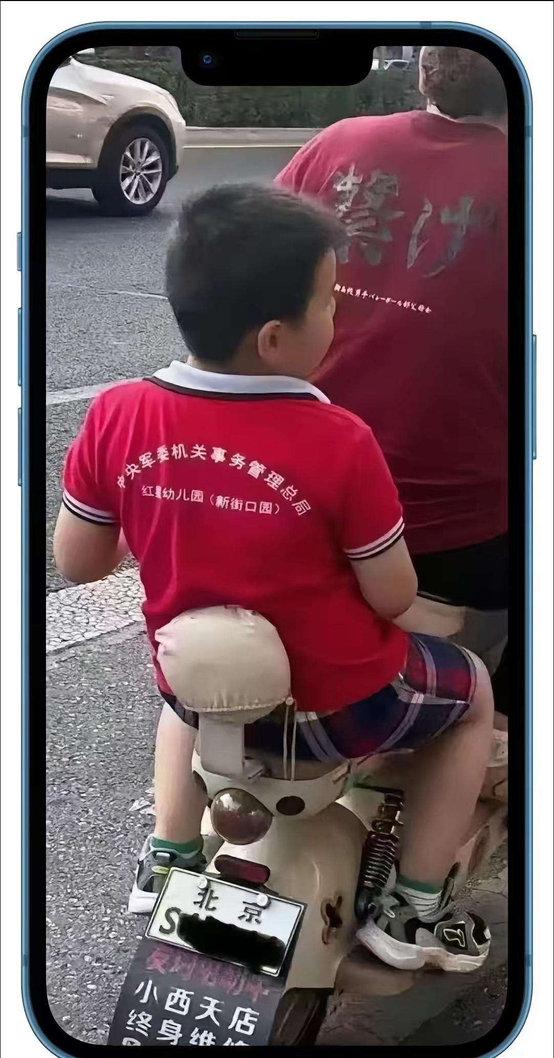 红星幼儿园火了！！这家幼儿园在北京是什么档次，看着名称高大上的。我在想，交警