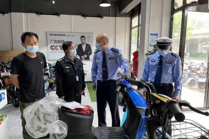 新国标电动车大反转！工信部明确：载人、后视镜全允许，注意2点日常靠电动车通