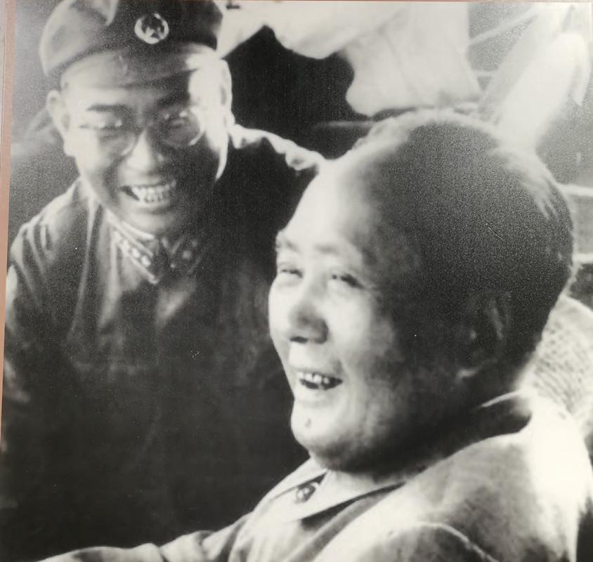 新中国成立后，周总理兼任外交部长，他和朱老总等人商量，要调许光达到外交部工作，跟