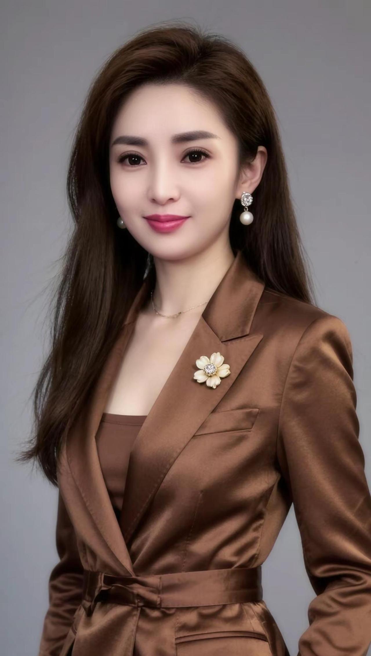 女士西装优雅女神气质穿搭