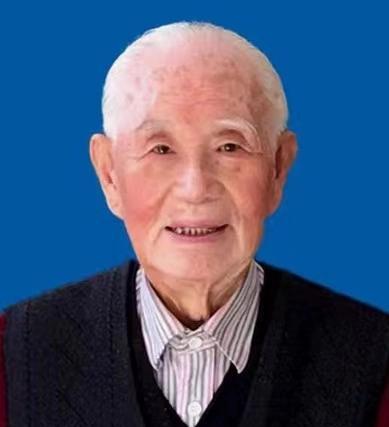 1945年10月，阎锡山命令处决他的年轻秘书李蓼源，却被执行任务的军官犹豫了：“