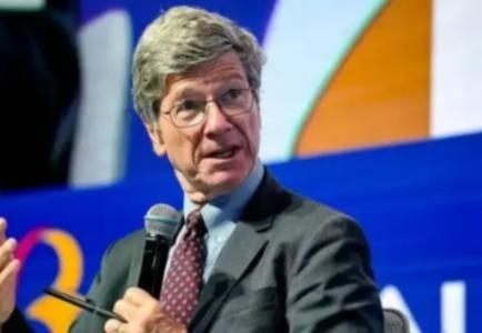 一个美国教授说了句大实话，台下掌声就没停过，他说，两千年，中国，从没跨过那片海去