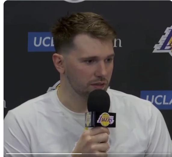 东契奇谈到他与克里斯-邓恩的冲突，东契奇在抢篮板的时候，被邓恩碰了一下，邓恩还有