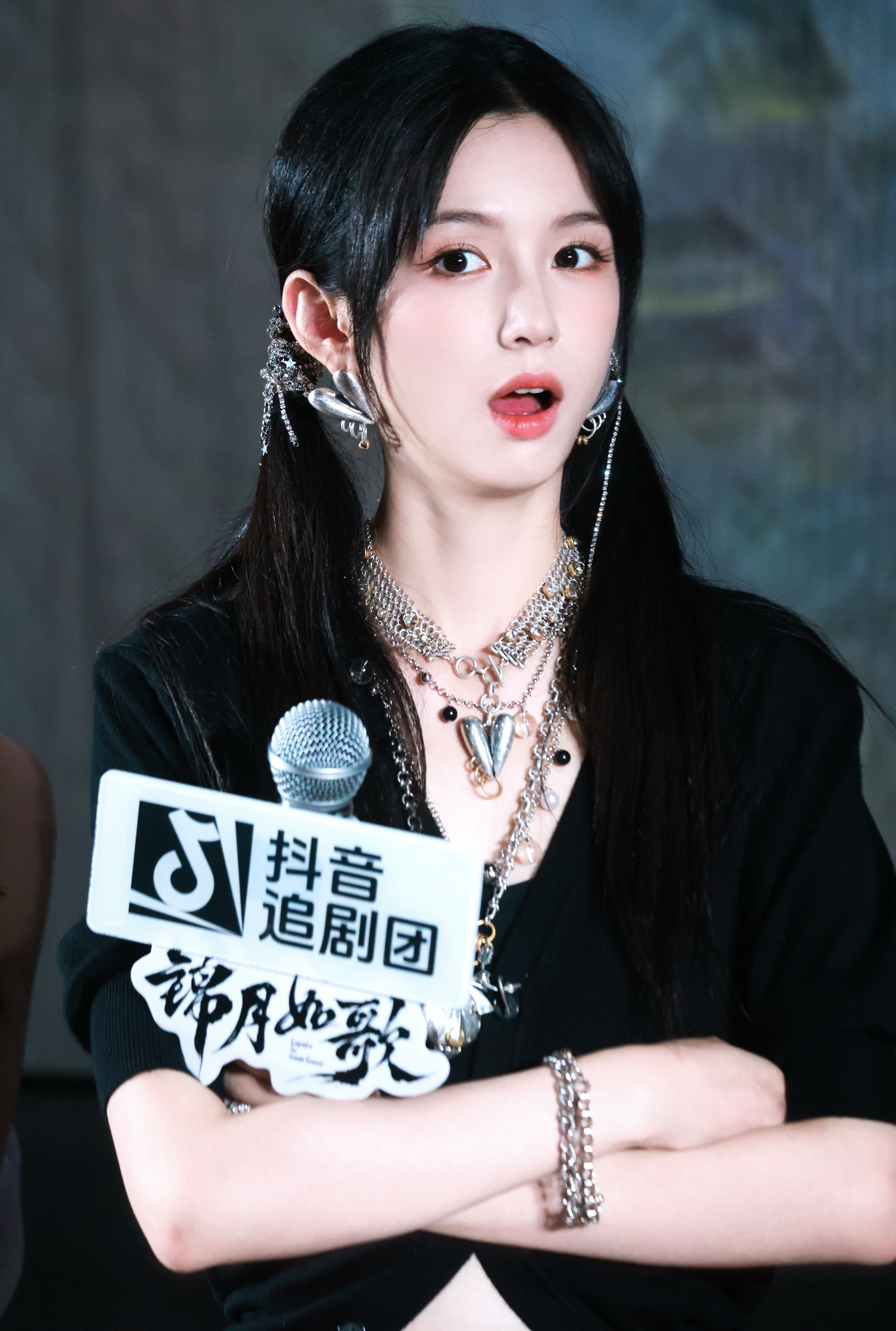 周也给小酒窝推荐韩国妆造小也小嘴微张好可爱好诱惑