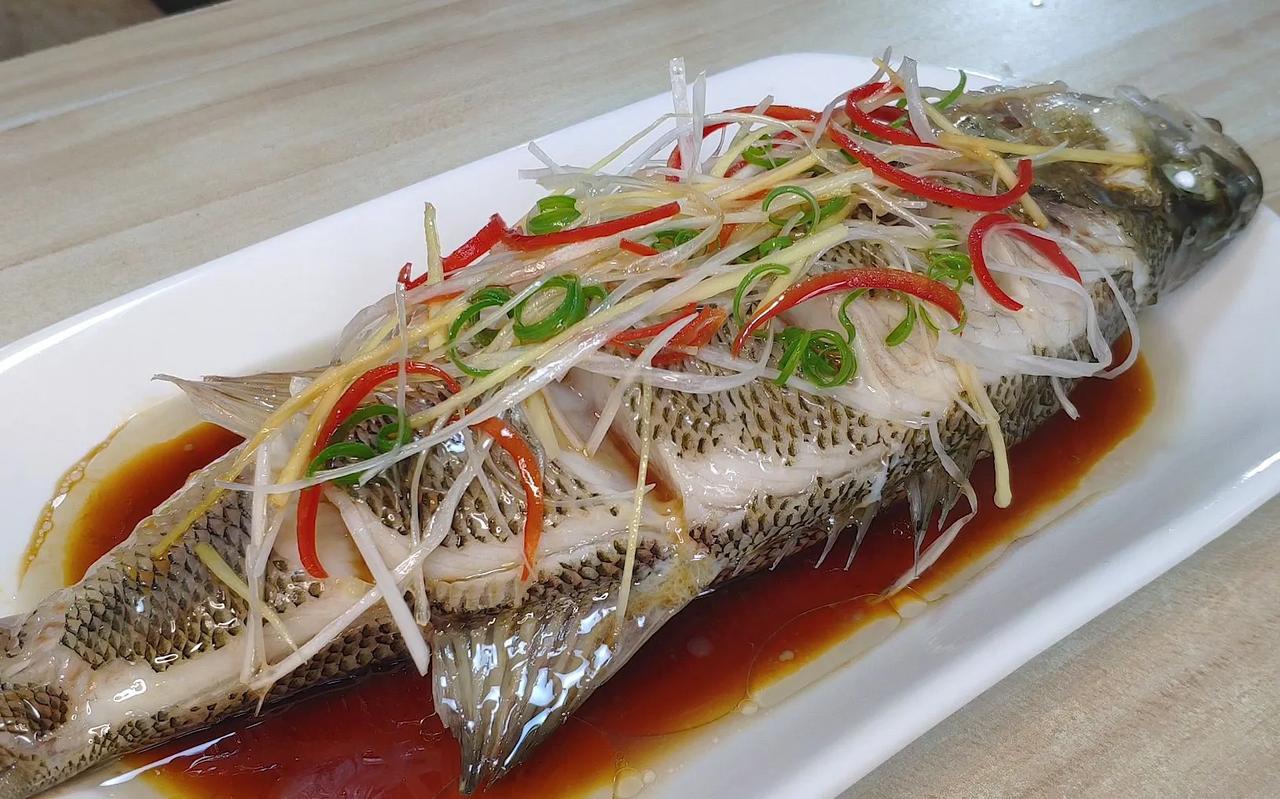 味觉是海马体的密友。当我们吃到童年的味道，大脑会瞬间激活当时的记忆：祖父的围裙、