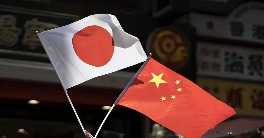 日本地震可以说闹得“鸡飞狗跳”，作为近邻的中国罕见保持沉默，这也是中日建交以来前