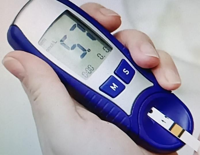 糖友们都很关心空腹血糖的事儿，空腹血糖高和前一晚的饭确实有关系。要是晚餐吃太多高