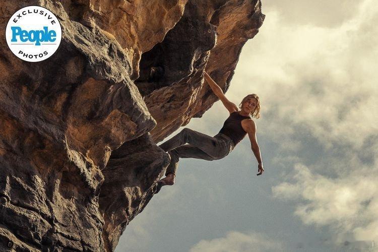 CharlizeTheron查理兹塞隆主演新动作片《Apex》发布首批剧照和幕