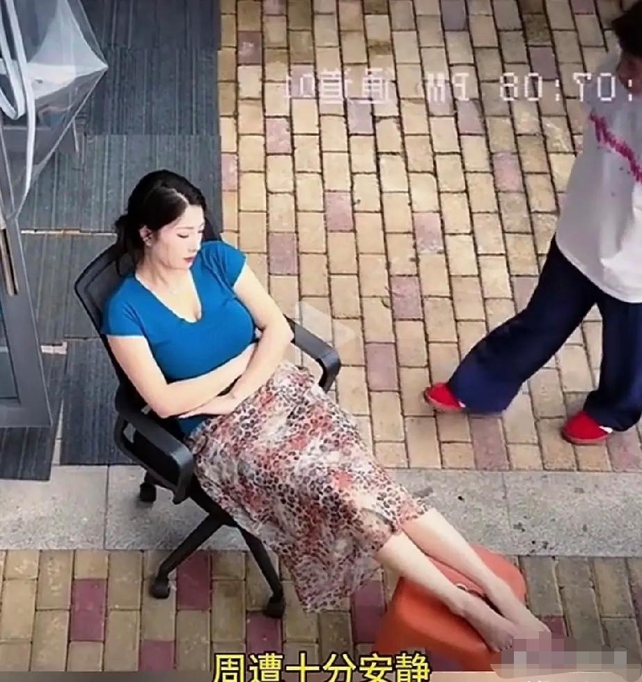 武汉有位女士新开了一家理发店，开业之初门可罗雀，进店的顾客屈指可数。闲暇时，她便