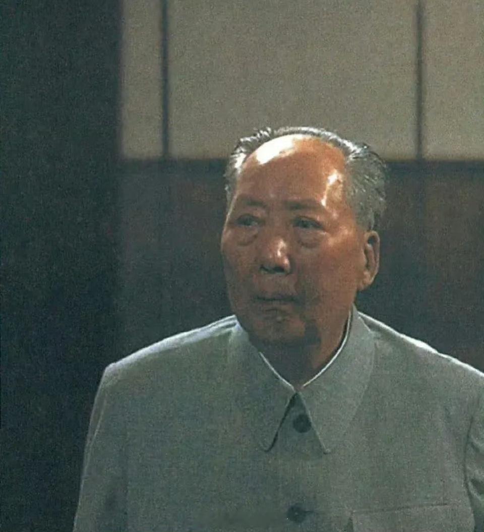 1975年，患眼疾中的伟人，留个赞吧！