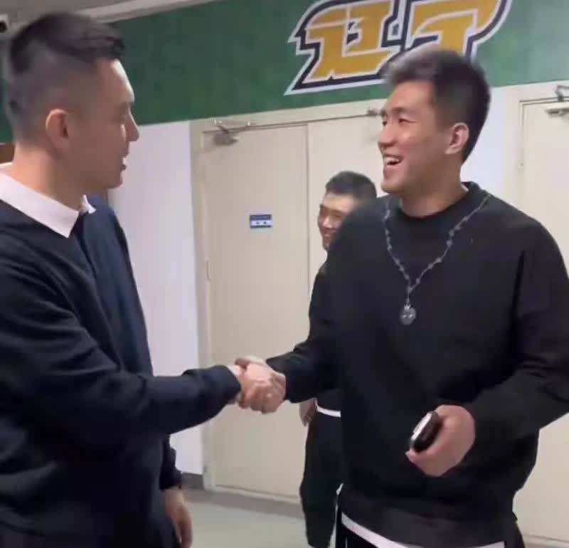 辽宁男篮到底该不该重新签回郭艾伦，即便是辽宁球迷也有很大的分歧？有的球迷认为，郭