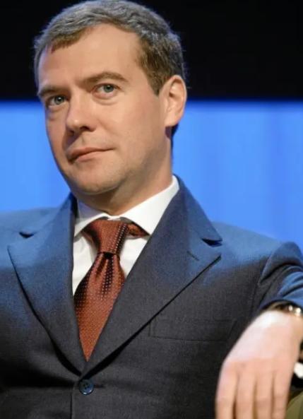 梅德韦杰夫：一旦战败，就用核弹攻击4个国家，让世界进入末日，将动用战略核武器针对