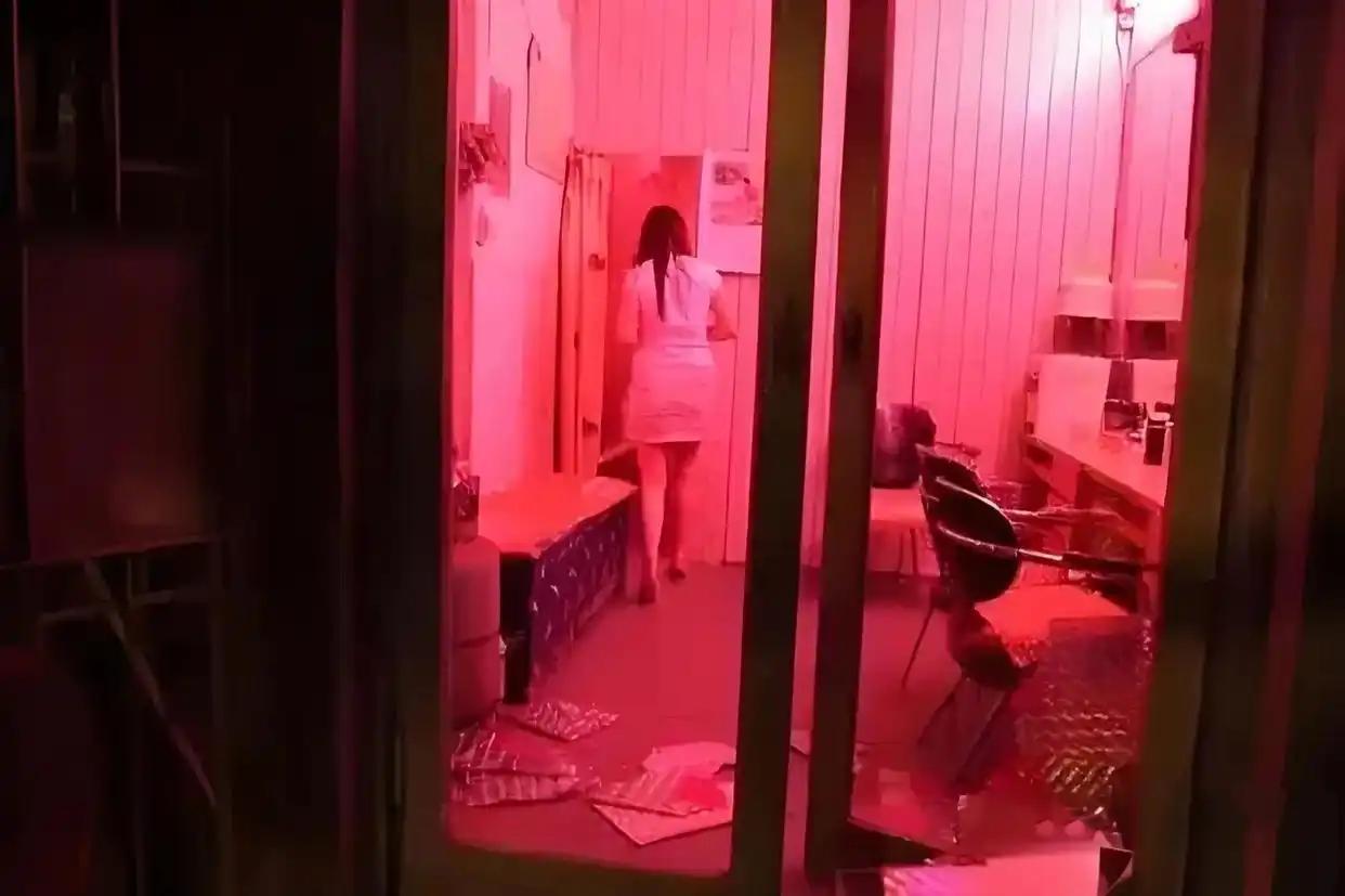 广西柳州，一场发生在养生馆里的纠纷，最终闹到了法院。一天晚上，一名男子走进一家养