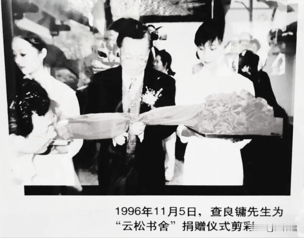 90年代时候，金庸来浙江杭州访问，向杭州市政府提出，批给他两亩地，由他建一个别墅