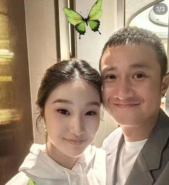 文章携女儿回西安，爱马晒父女合照，配两字表达对爸爸的爱好感人