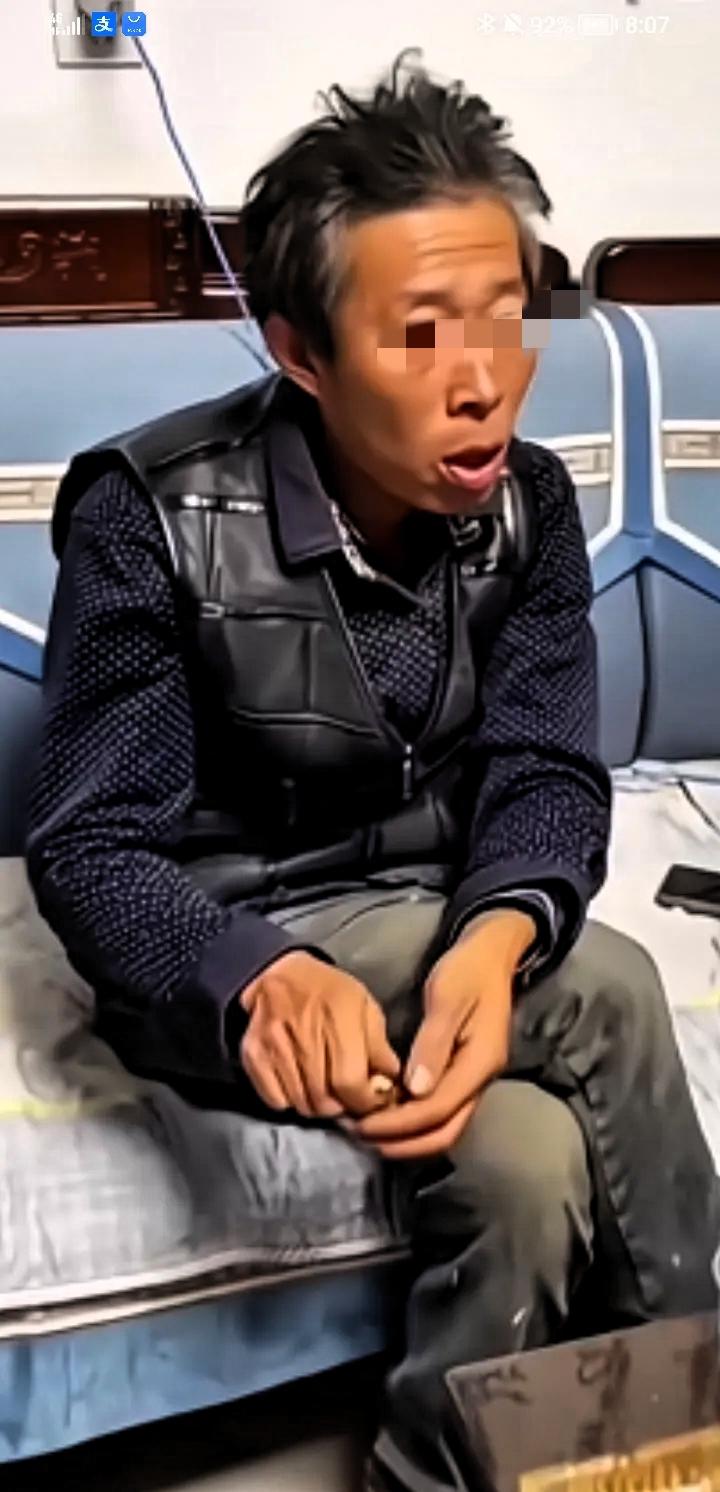 泪酸！妻子晒出丈夫，为了给儿子买车，买房，娶媳妇，拼了命的挣钱，43岁的年纪看