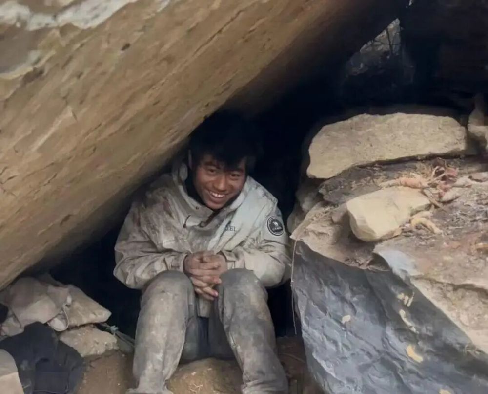 吃虫、返祖的“荒野求生赛”火出圈, 围观网友在看什么?