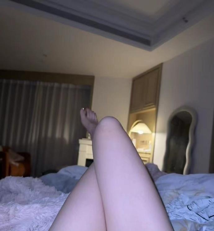 网红司晓迪被曝私生活乱糟糟，主动给异性发私密照片，聊天截图露骨，尺度大到不敢看！
