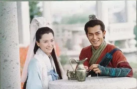 在2000年的河北涿州影视城，一场离奇事件悄然发生：女主角郭羡妮突然消失长达16