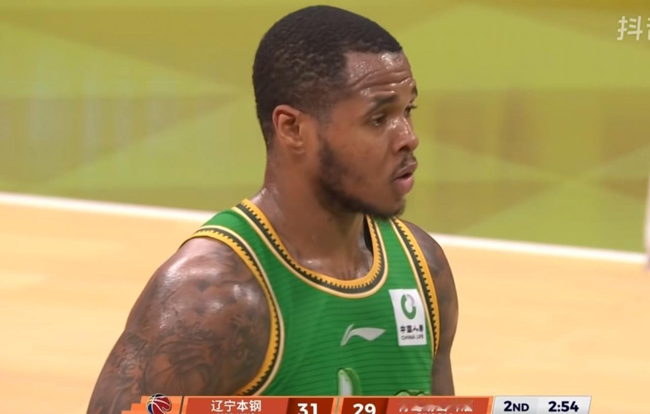 个人感觉辽宁男篮的亨特会留下来，并不像网上说的被裁。一是这段时间训练比赛恢复得