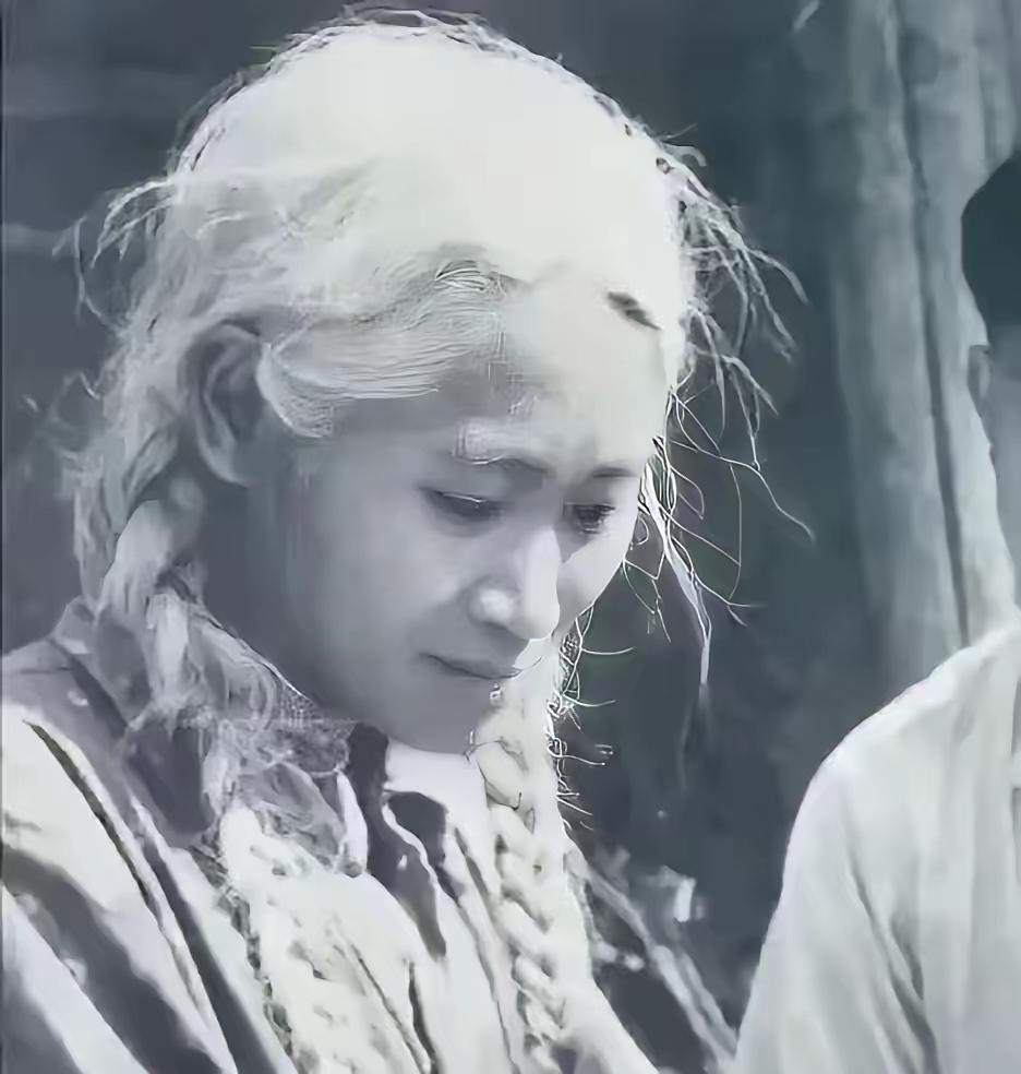 -20世纪30年代，河北及山西等地流传着“白毛仙姑”的传说。一位被地主老财逼入