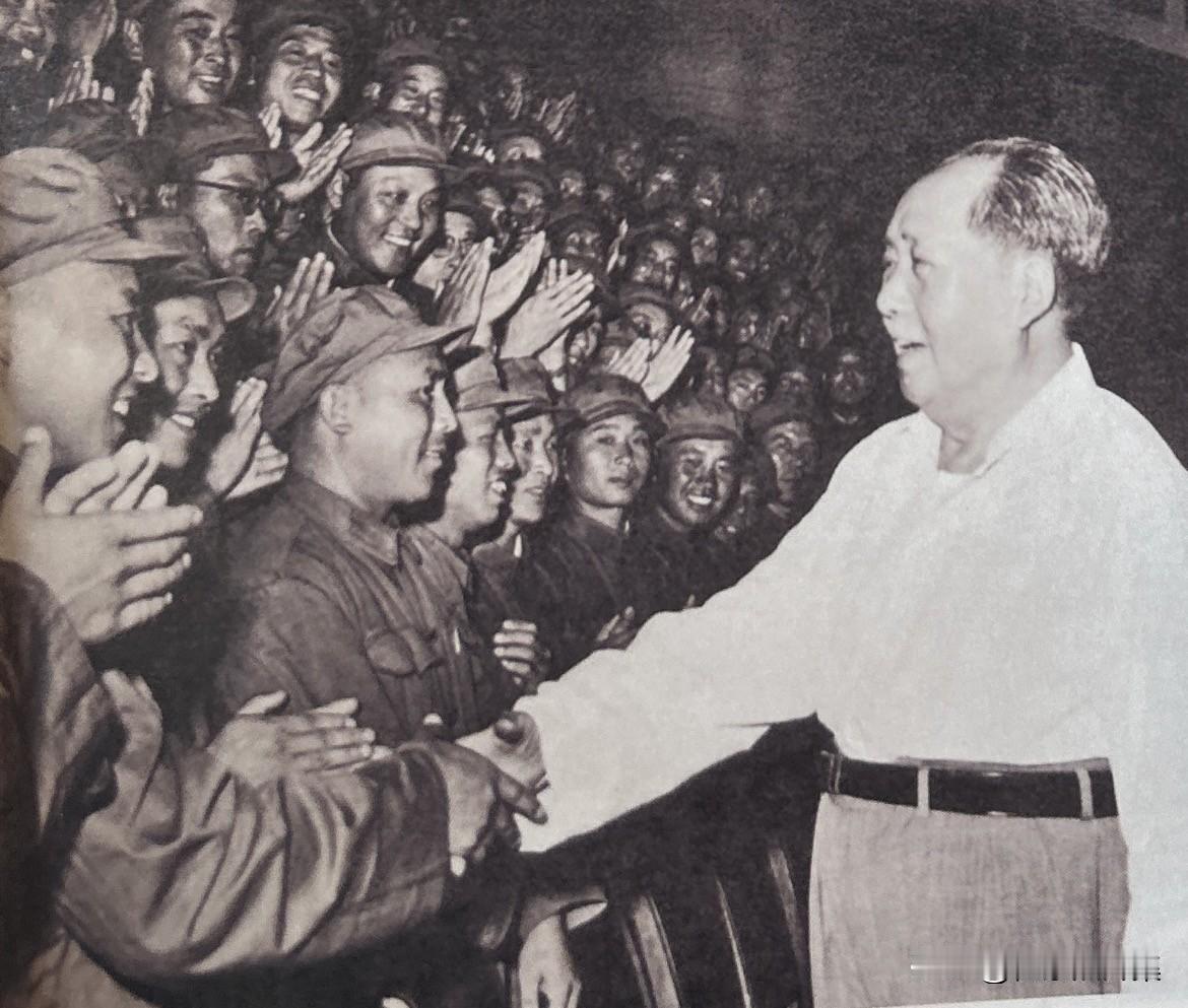 【开国功臣图片故事161】20世纪60年代，面对台湾在东南沿海的袭扰，毛泽东主