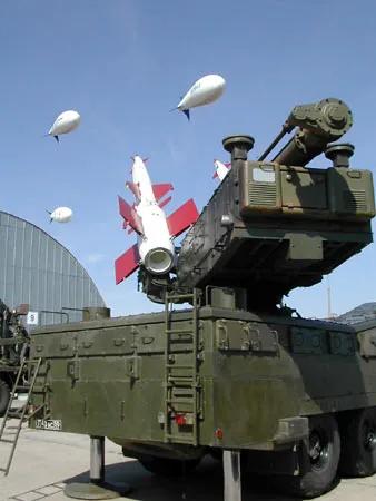 历史是惊人的相似，当年是希特勒逼犹太人四处逃命，现在是犹太人自己四处保命。上