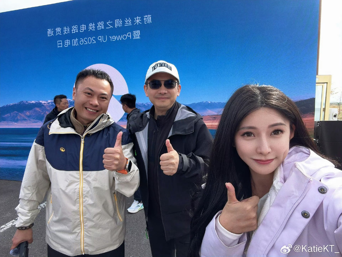 这四天，在欢声笑语中结束。蔚来换电真的有点东西。斌哥很忙，没抓住他。力洪总被我抓住了，问了三个问题，