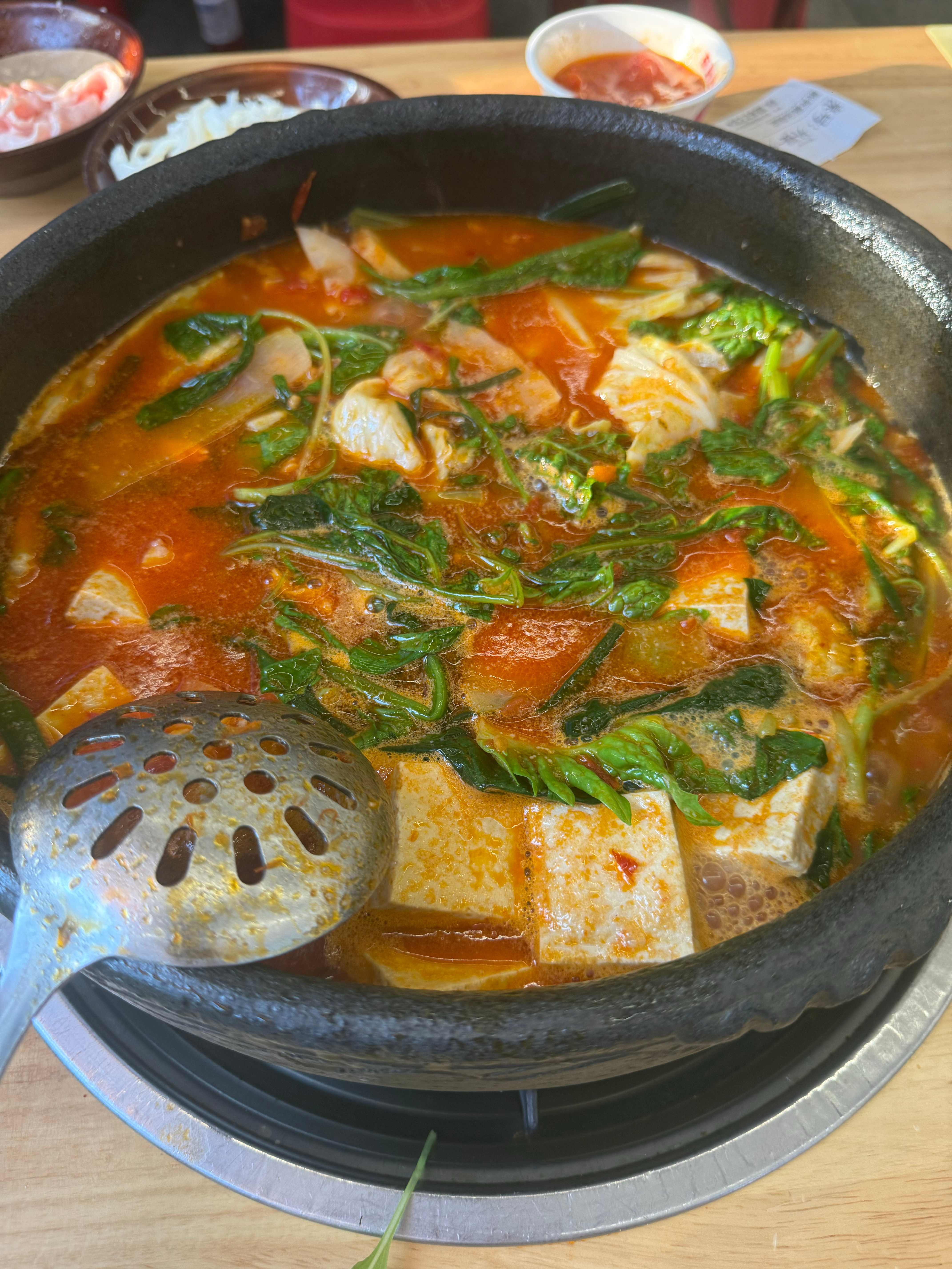 吃火锅最爱吃蔬菜的我本人[扁嘴]​​​