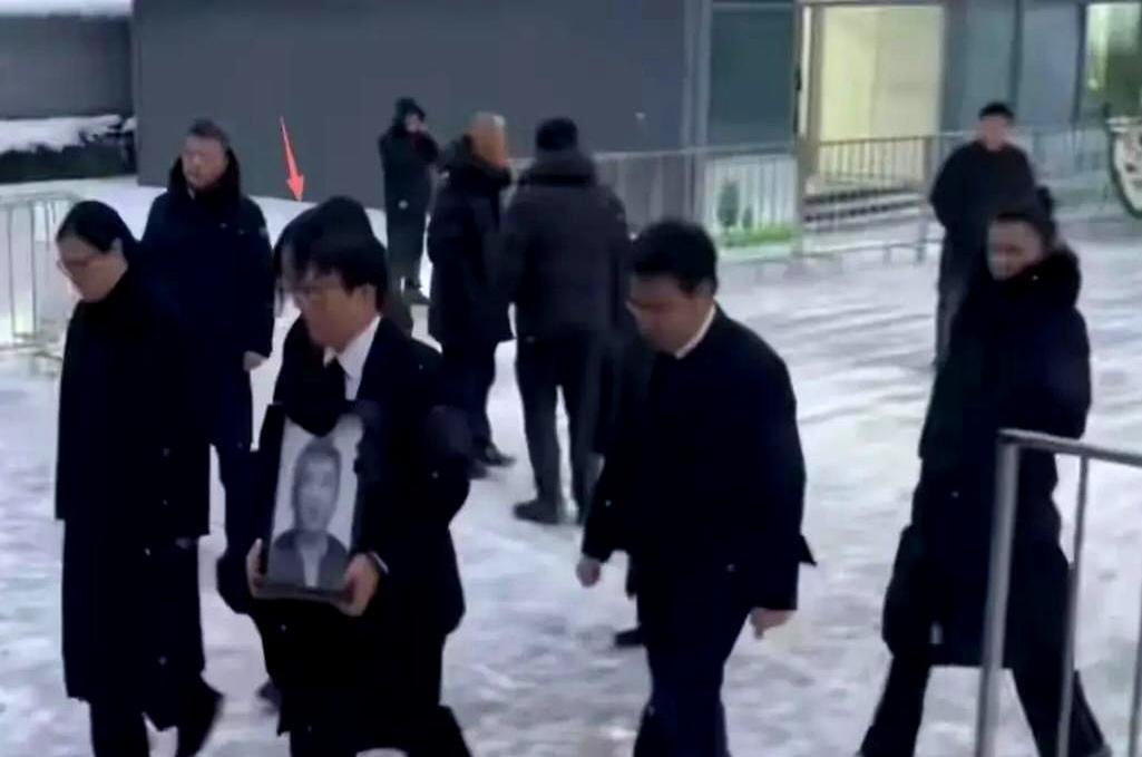 聂卫平走了，74岁，八宝山飘雪，千人送别。三任妻子、三个娃，却没人撕破脸。