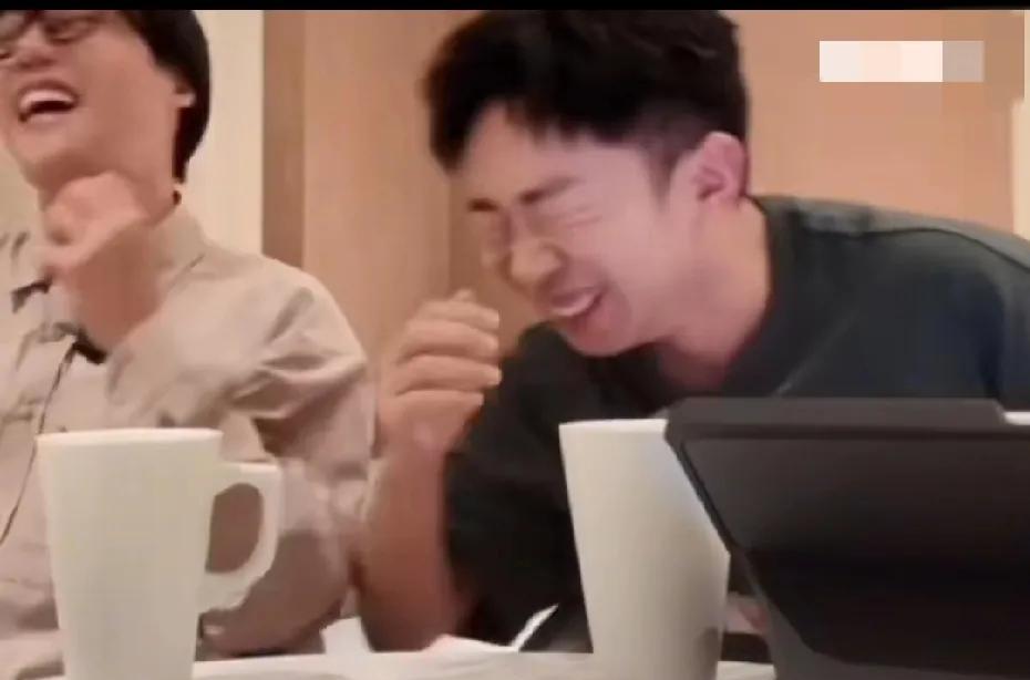 杨迪这经历也太吓人了吧！演员杨迪自曝曾在厦门，跟陈子明去吃大排档，尝了沿海那边
