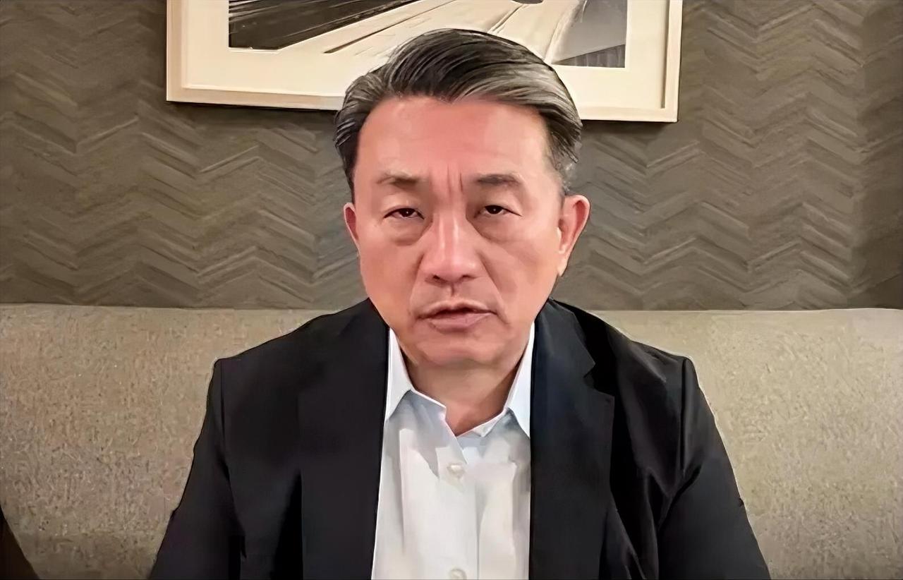 王定宇6月25日在记者会上宣称，韩国瑜“访美团”第一场酒会就有超过40位美国参众