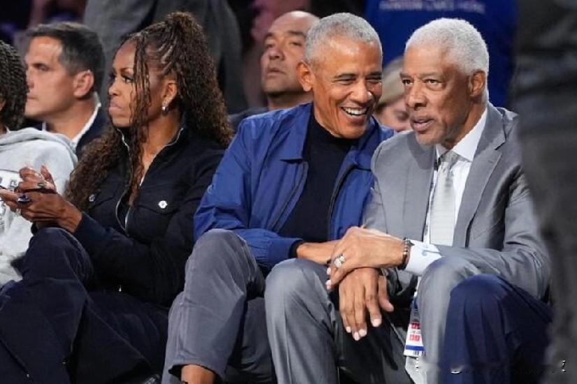 美国前总统奥巴马周末在一个播客中澄清了他关于外星生命的言论。他说，他没有看到外