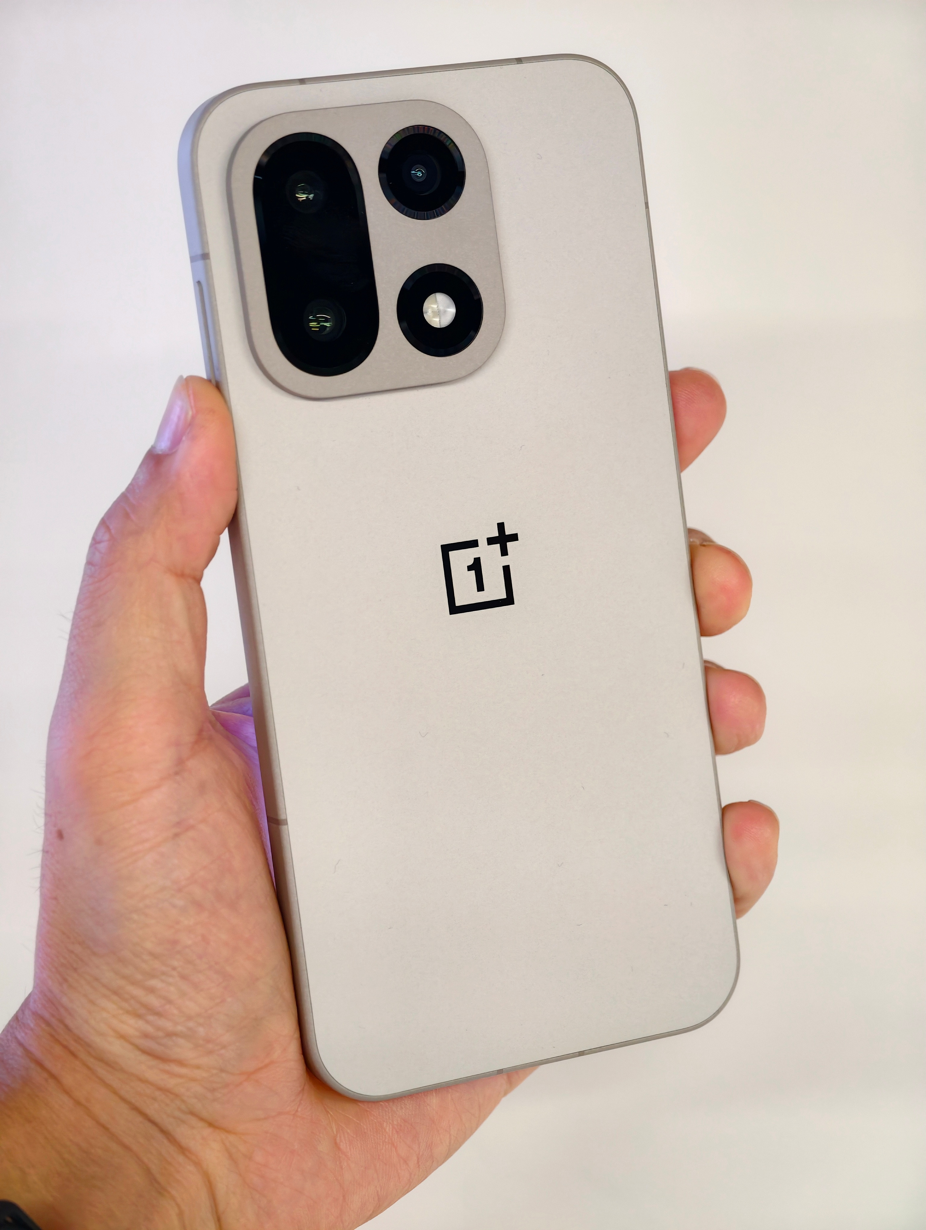 一加15，一部属于玩家的手机。首发165帧高刷，游戏体验跨代升级，同时在散热、