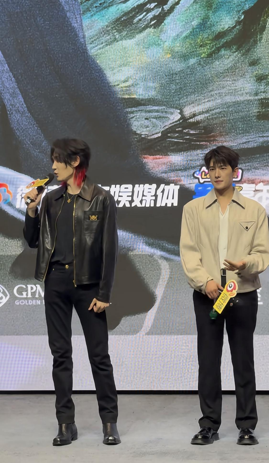魔道汪铎和杨洋站在一起站在一起，这对比对杨洋伤害也太大了。汪铎至少比杨洋高了